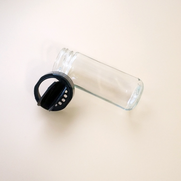 Factory 4oz spice glass jar lined shaker cap salt jar - Image 2