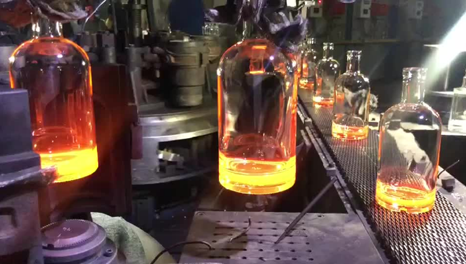 You are currently viewing Best Custom Vodka Bottle Manufacturers